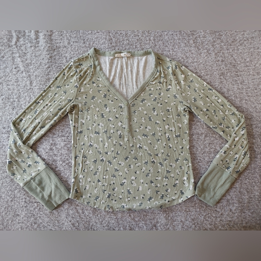 Hippie Rose Medium Sage Green Floral Ribbed V-Neck Long Sleeve Top